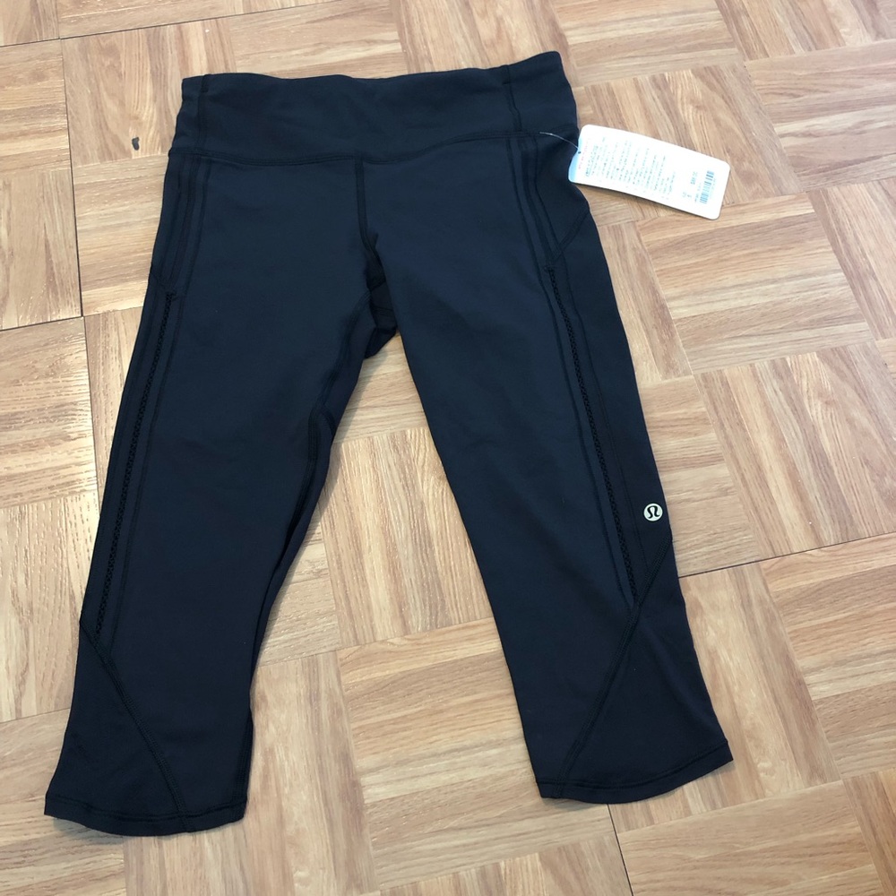 Lululemon vent it out crops